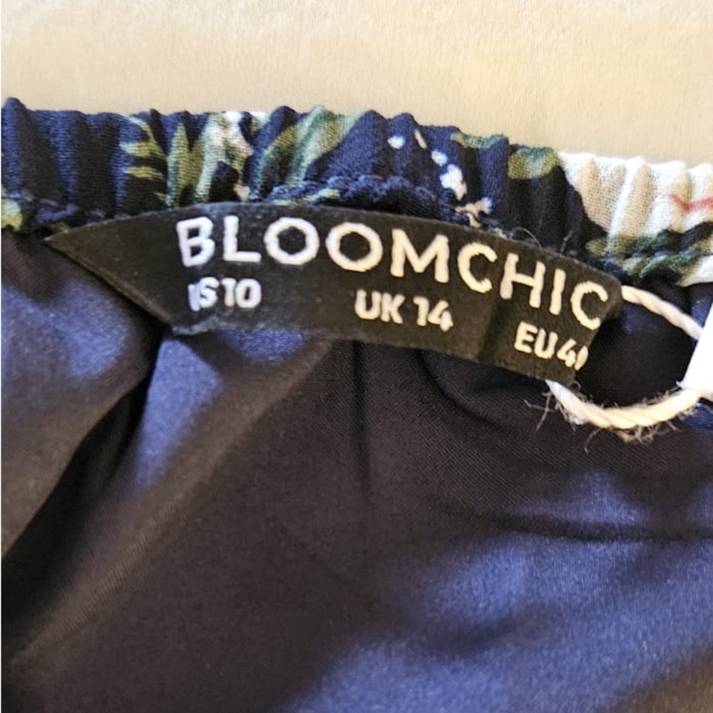 BloomChic Floral ruffle flutter sleeve midi dress. Navy background. Size 10. NWT - Picture 7 of 8